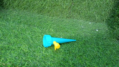 Adjustable Plant Watering Spikes with Slow Release Valve